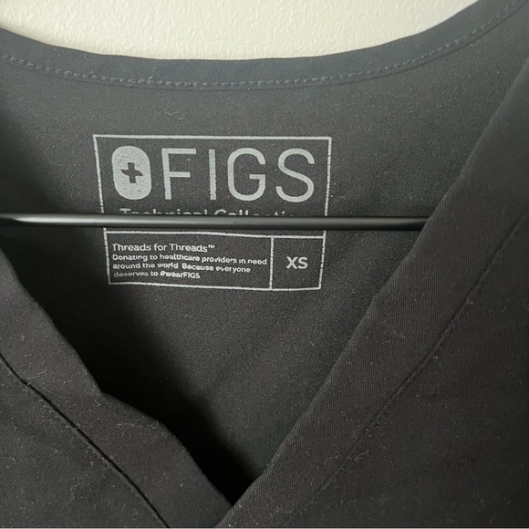 Set of Figs Yola pants XS petite and Catarina top XS in black - Picture 6 of 6